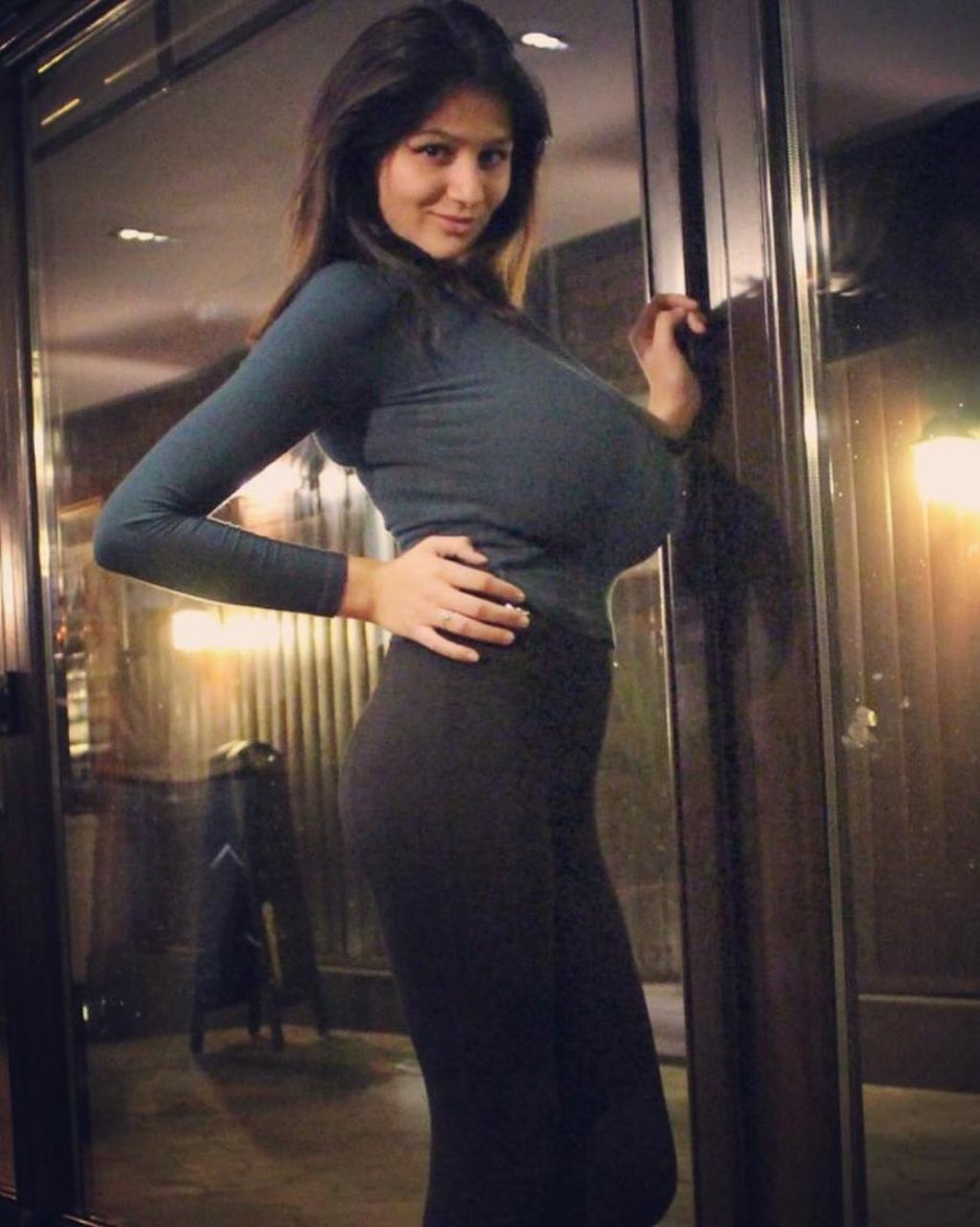 The selfies of the pregnant woman are frank
