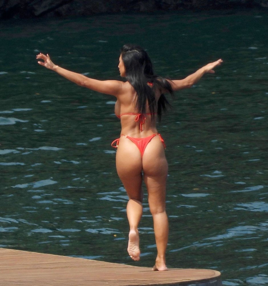 Nicole Sherzinger is hot