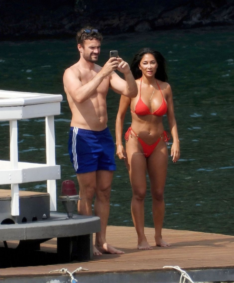 Singer Nicole Sherzinger Hot