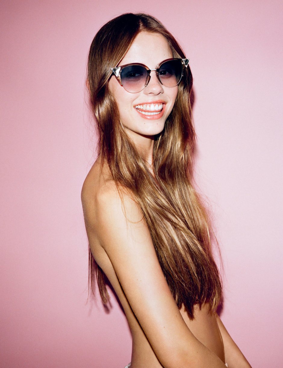 Mia Goth photo