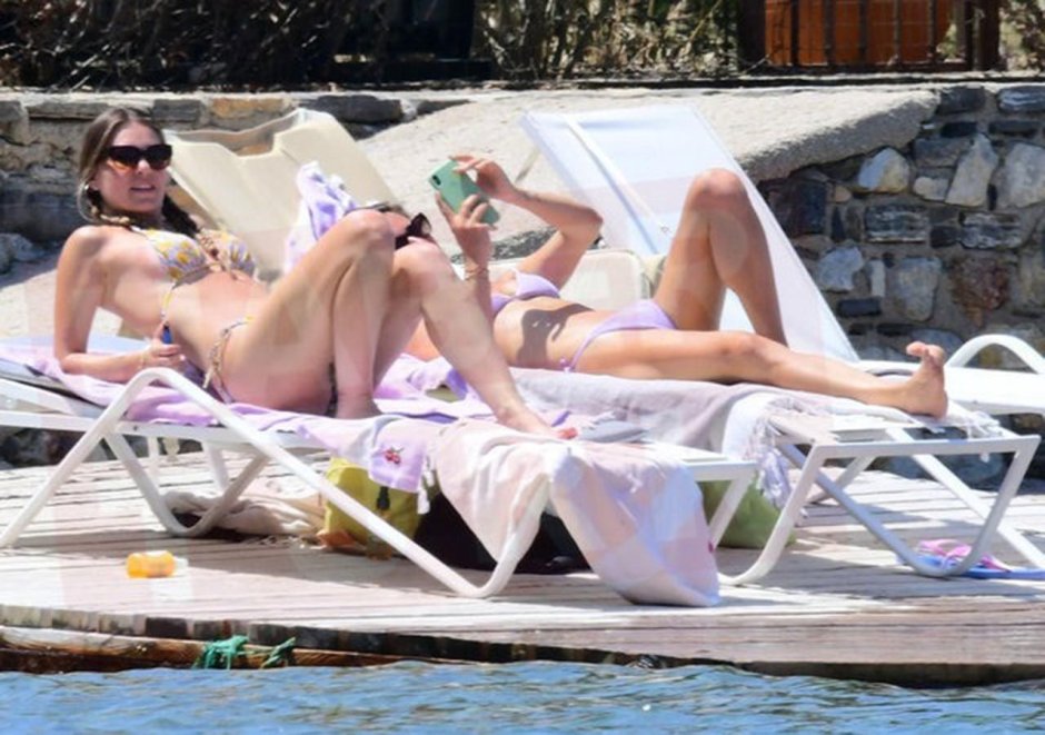 Asli Enver legs
