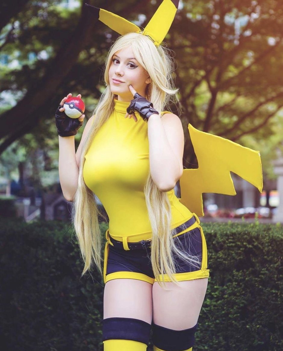 Pokemon Pikachu cosplay