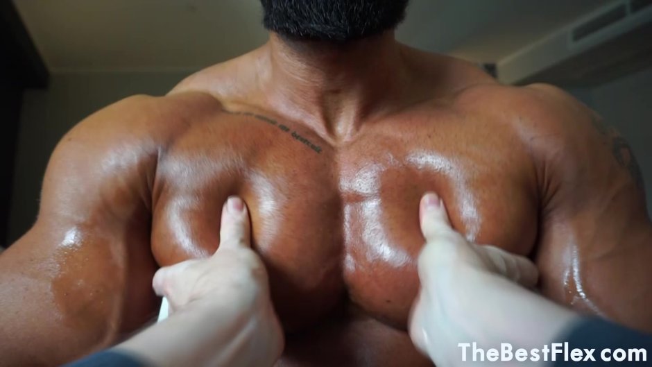 Bodybuilder Vladimir Andrein Pumping Muscle Naked