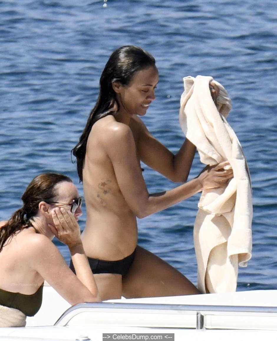 Zoe Saldana Topless