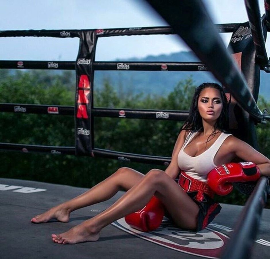 Nita Kuzmina legs