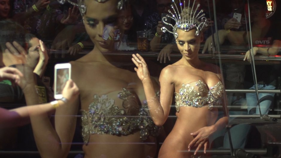 Carmen Carrera Burleske