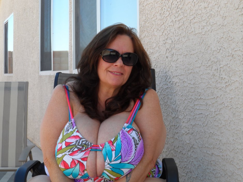 Mature mothers with big breasts