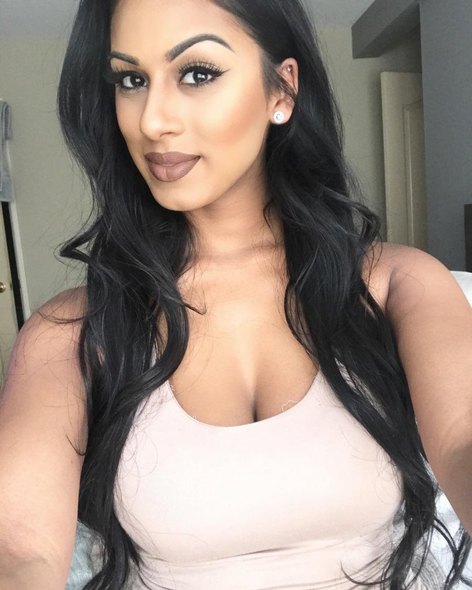 ALLY ROZENA model