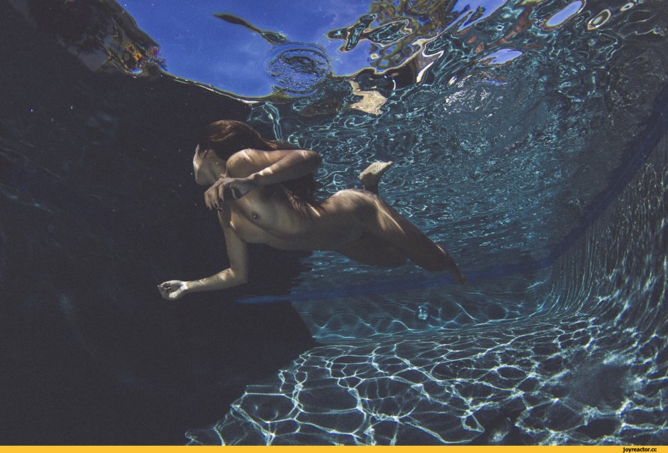 Erotic photo shoot in water