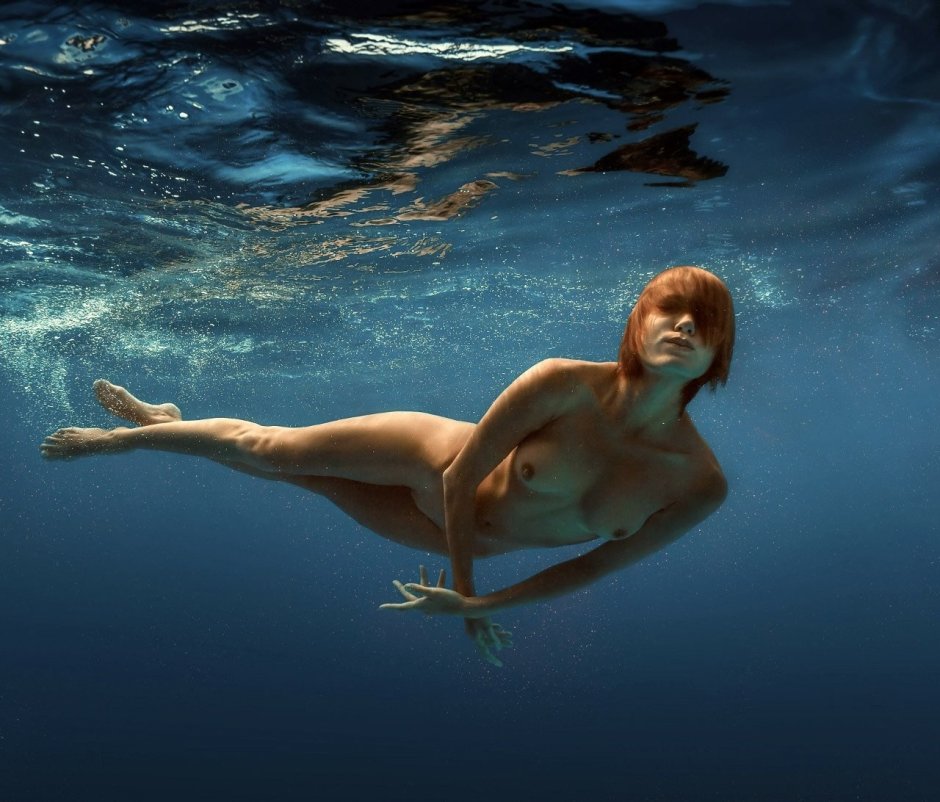 Girls underwater naked