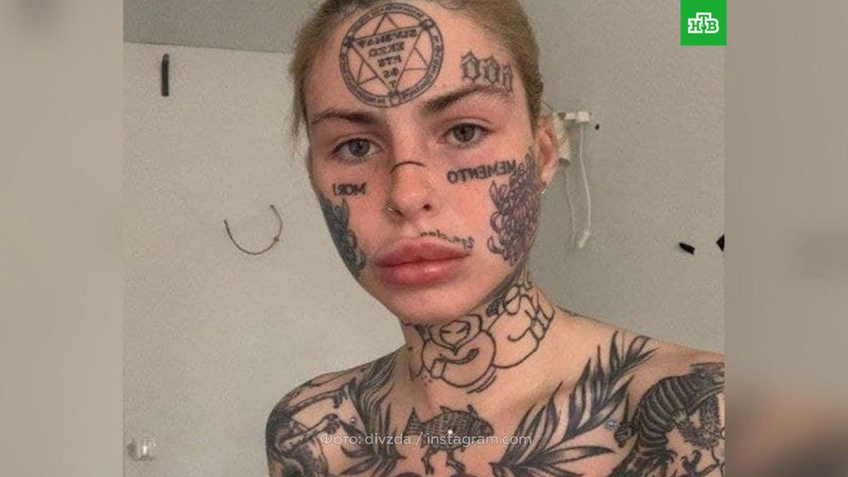 Bloger in tattoos Russian