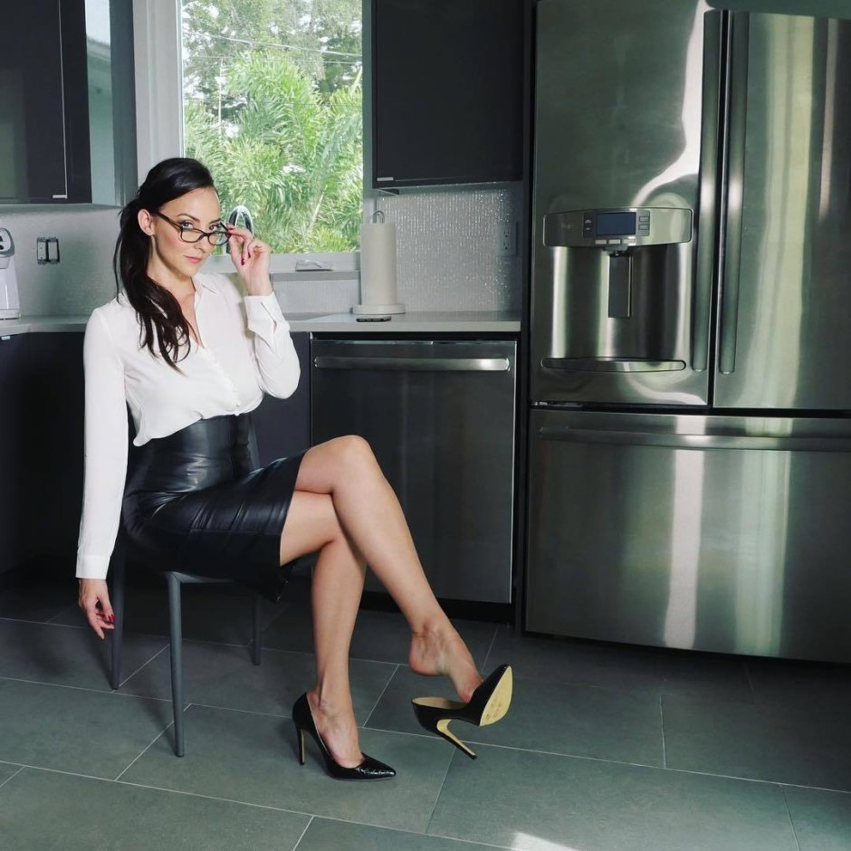 Irina Babeloyan Wikifeet
