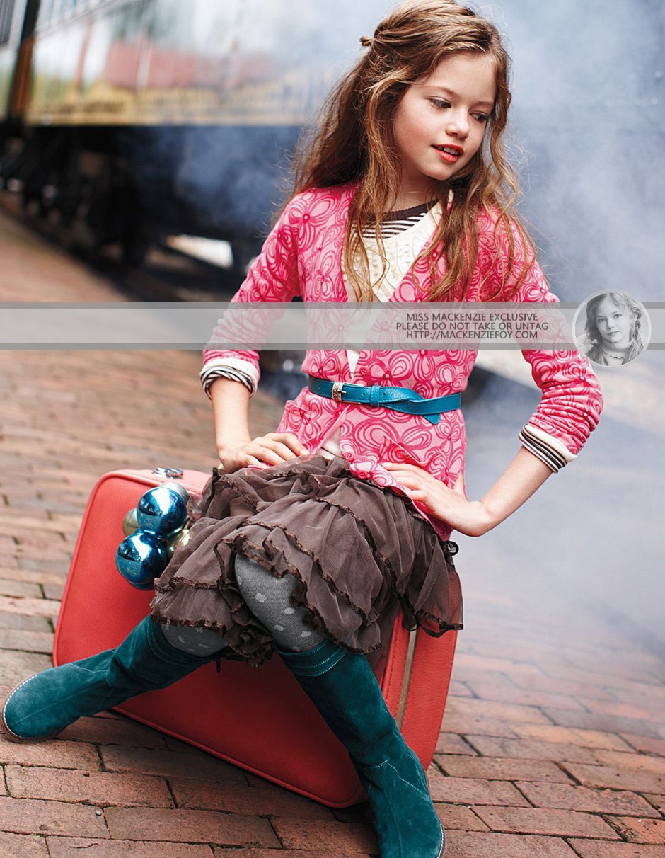Mackenzie Foy Nud