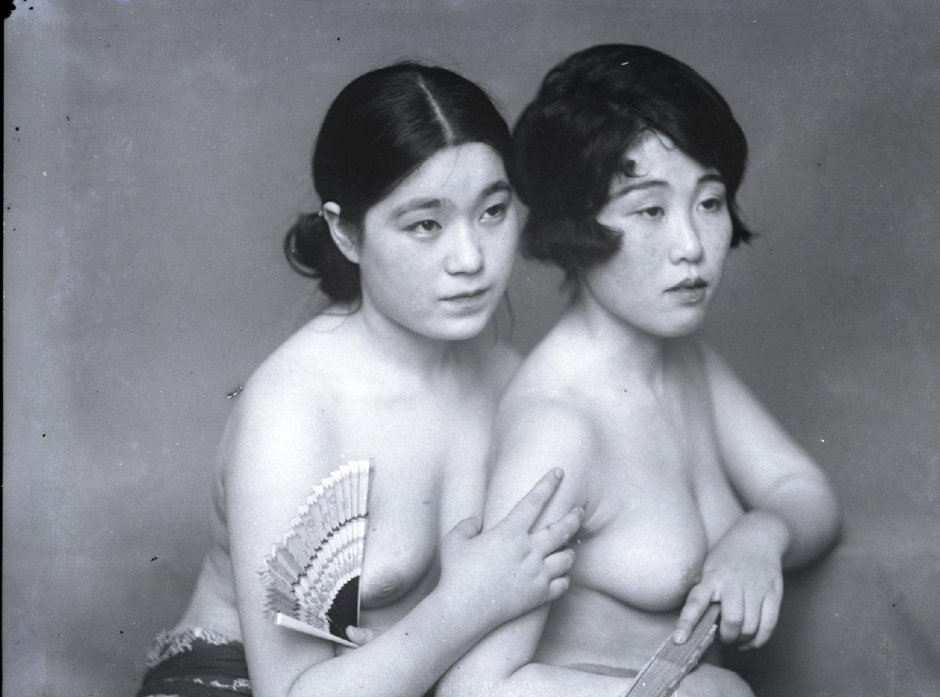 The old Asian women are private