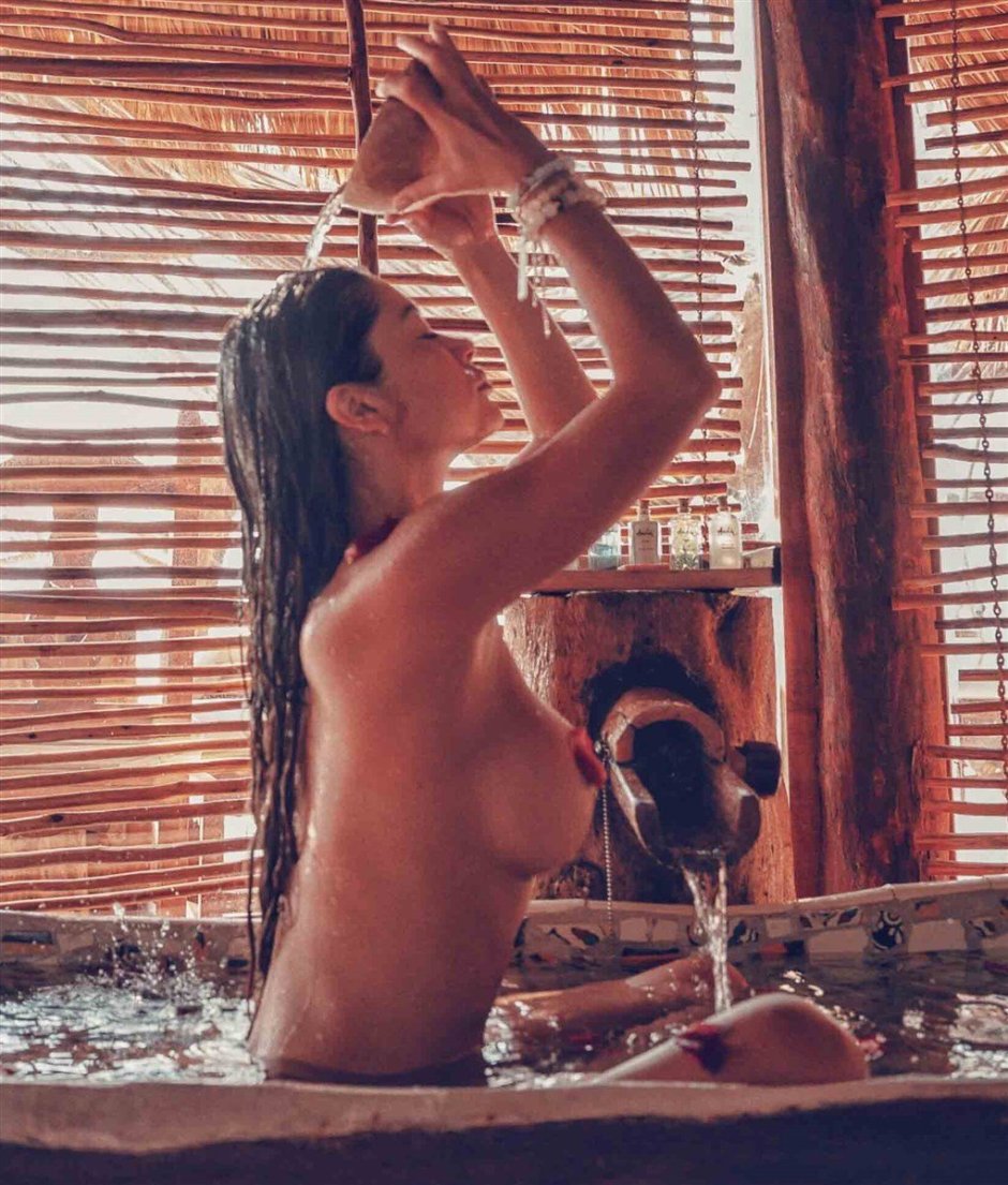 Ariani Celeste naked breasts