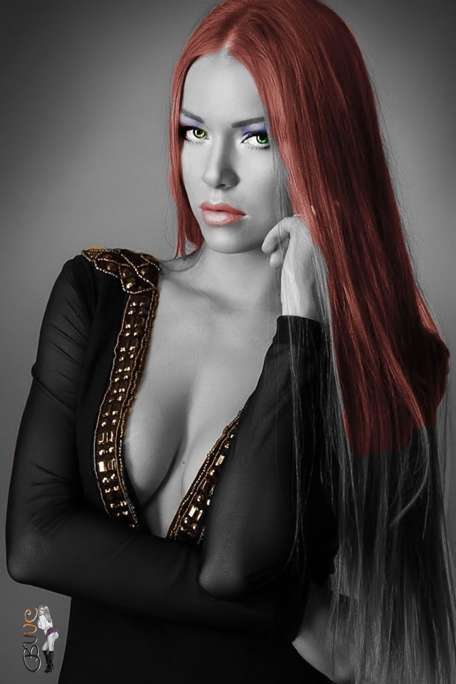 Red -haired girl on the couch