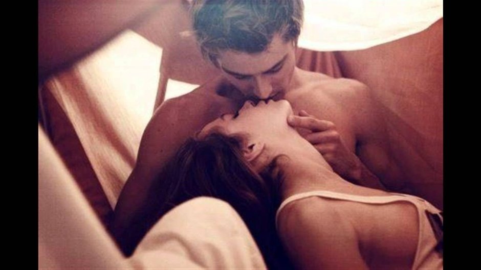 Passionate kisses in bed