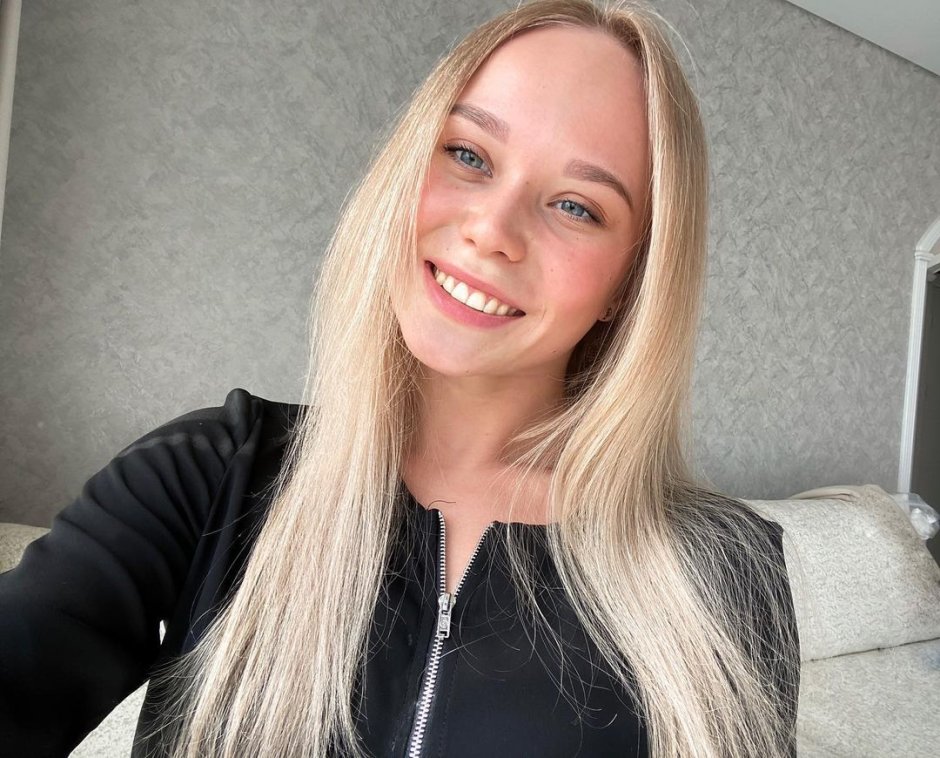 Angelina Melnikova vs nancy a