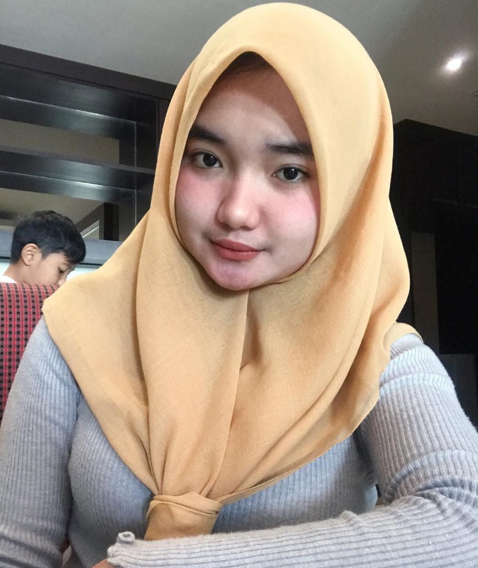 Very dense hijab chest