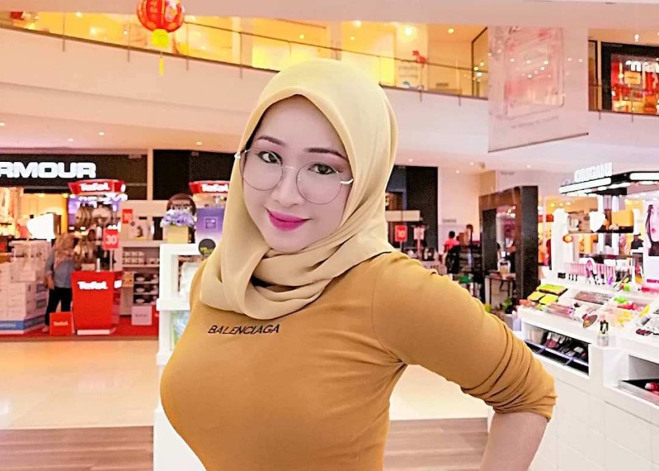 Thia Azman JilBoobs