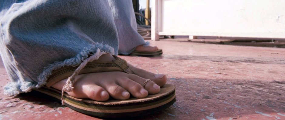 Nina Gogaeva legs foot
