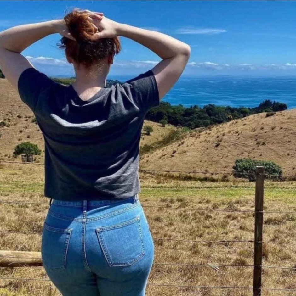 Bryce Dallas Howard in Jeans