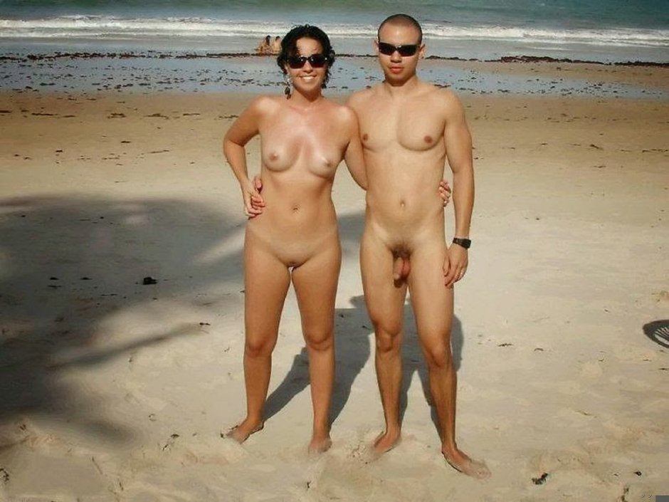 Beautiful naked pairs at sea