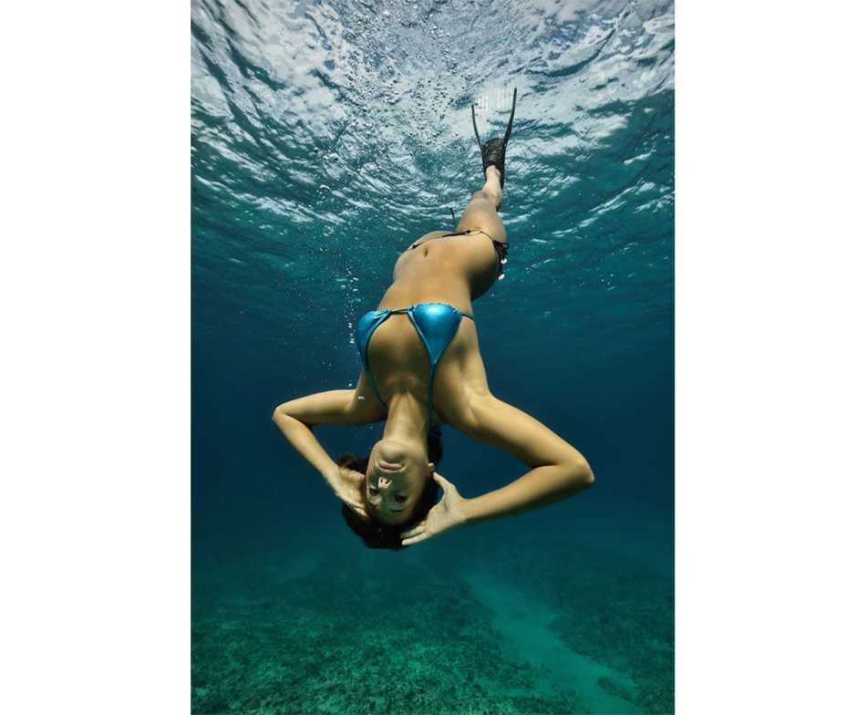 Sofia Rox dive