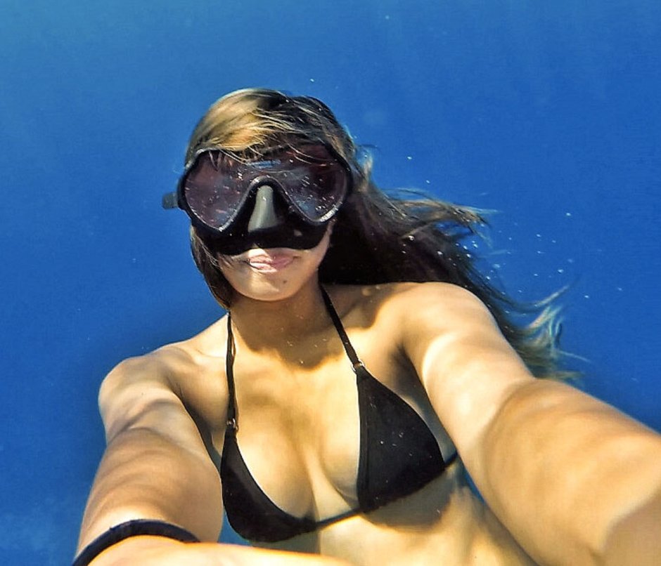 Diving blonde