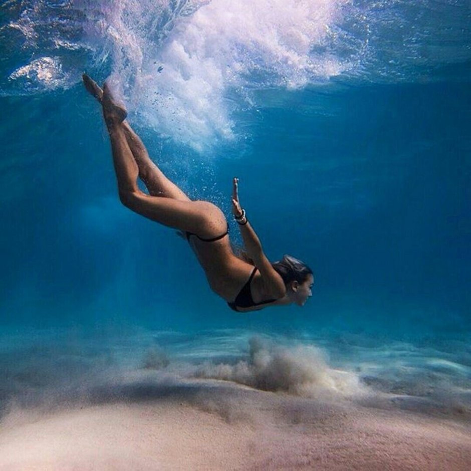 Sofia Rox dive