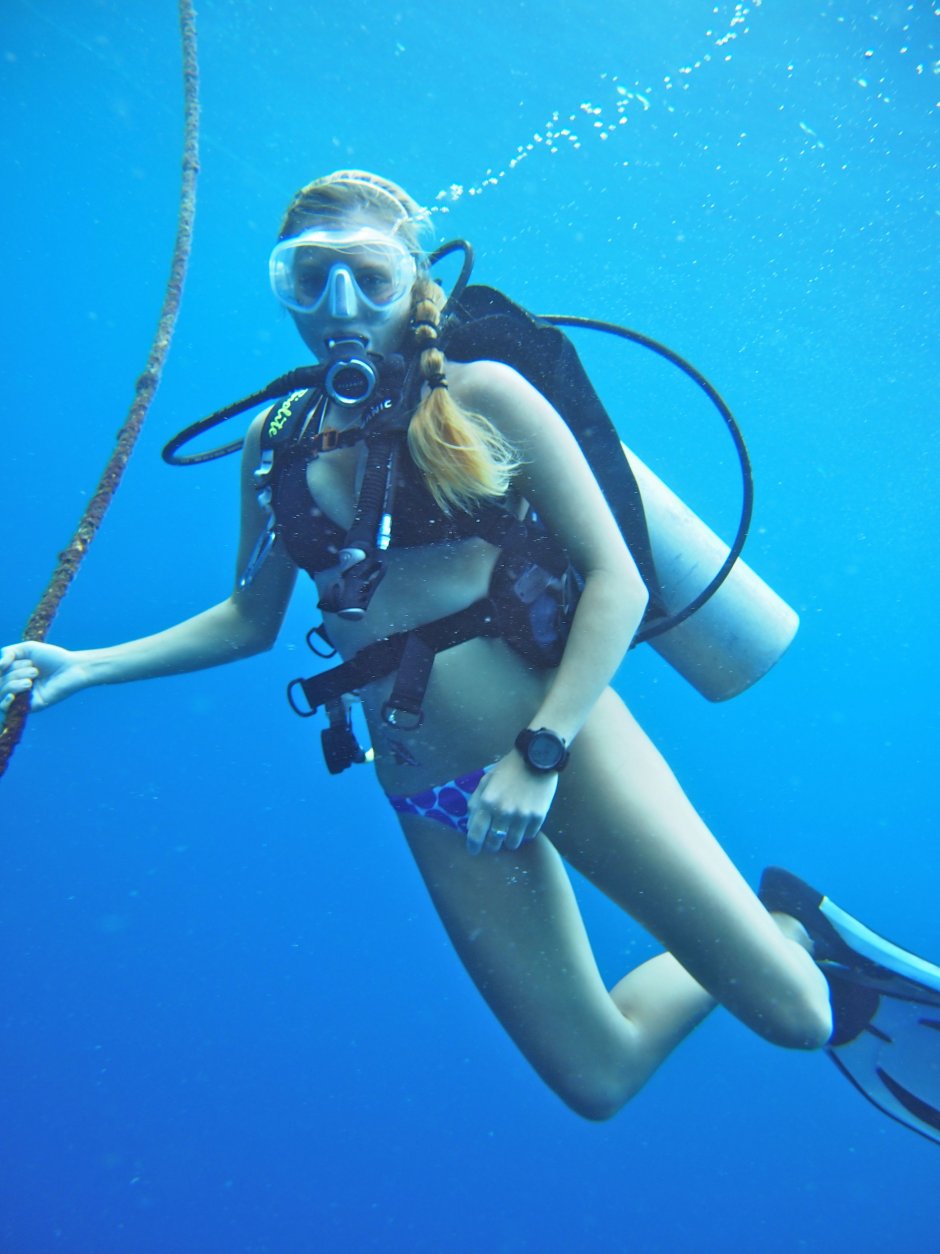 Girl Blonde in Aqualanga