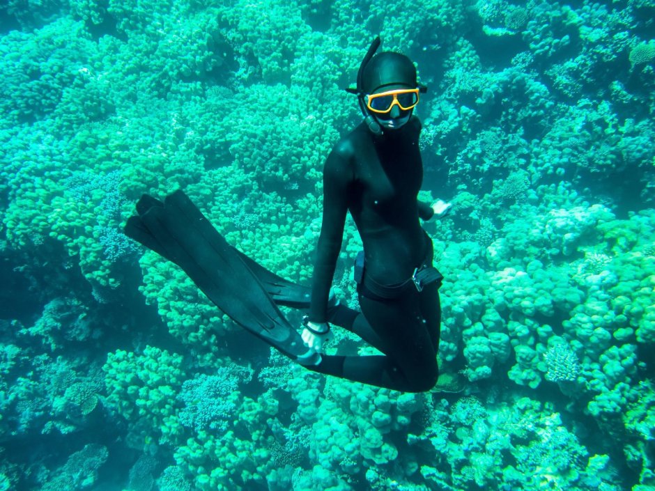 Big breasts in scuba dummy