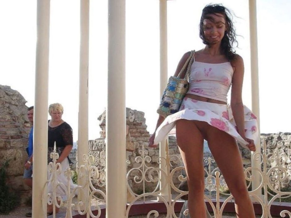 Lady without panties private