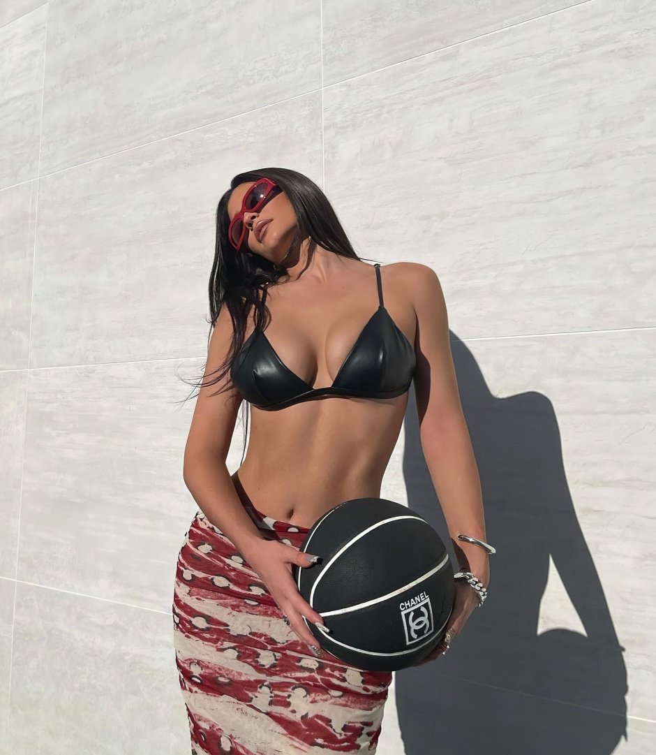 Kylie Jenner hot