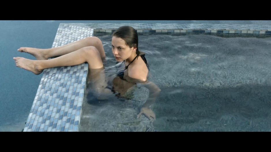 Willa Holland legs