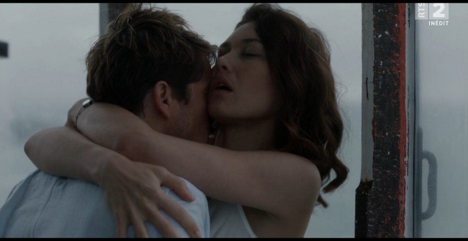 Olga Kurilenko kiss