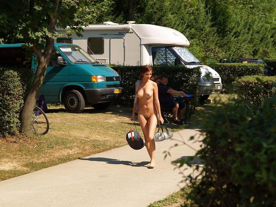 Naked woman in Kemper