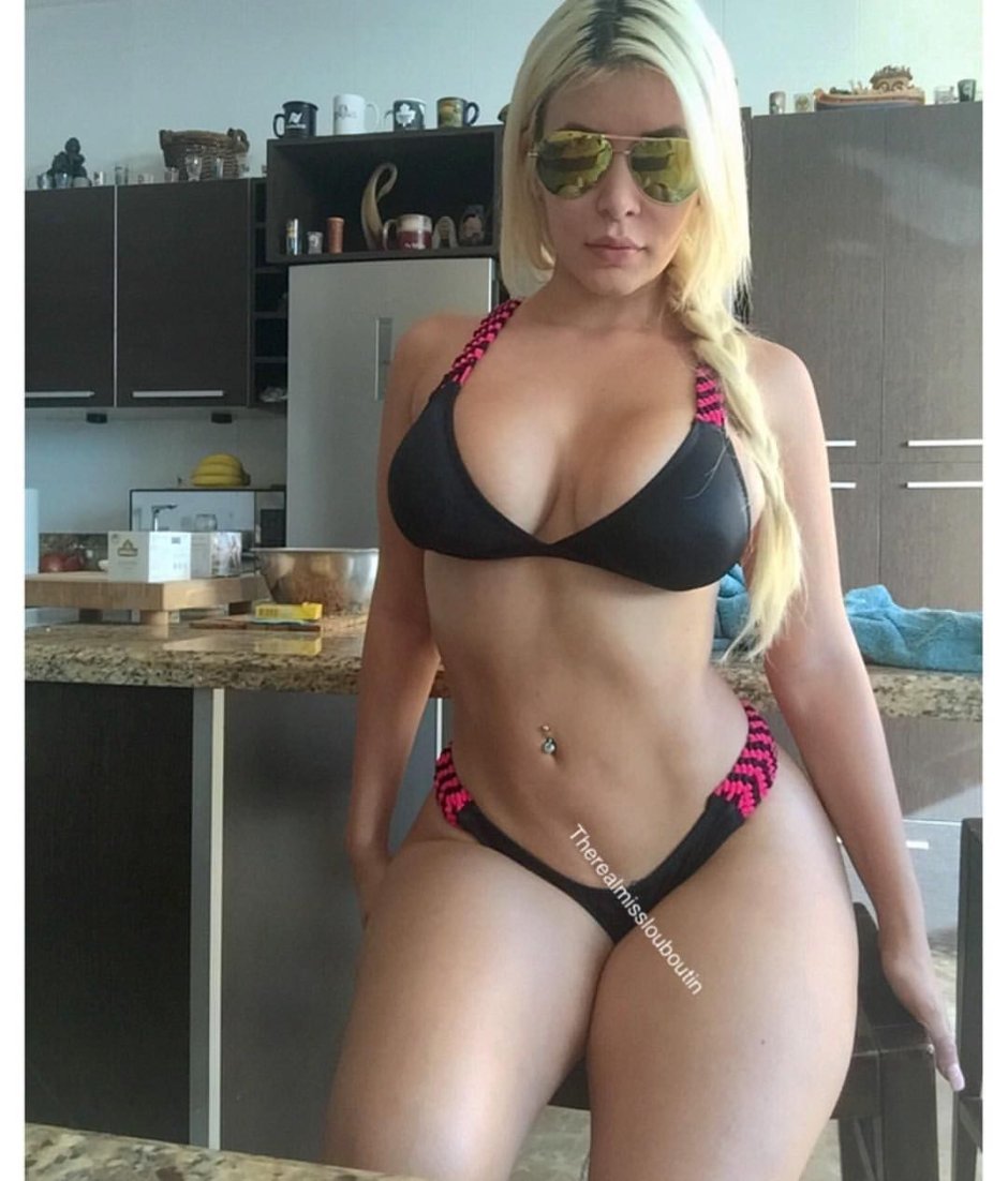 Ashleigh Dunn chest