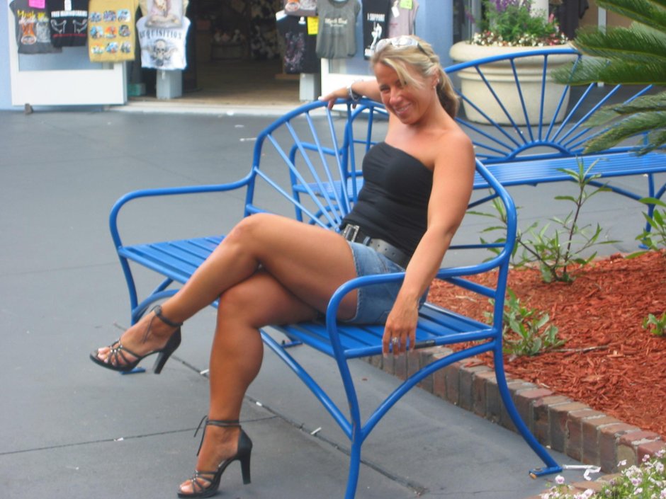 Adult women foot on the leg