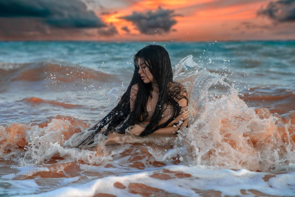 The girl is in the wake