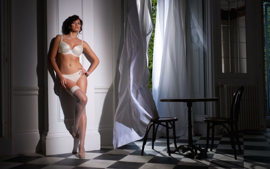 Alexandra Ursulyak in linen