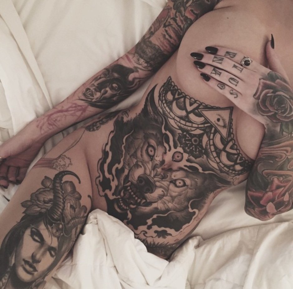 Tattoo on the body of girls