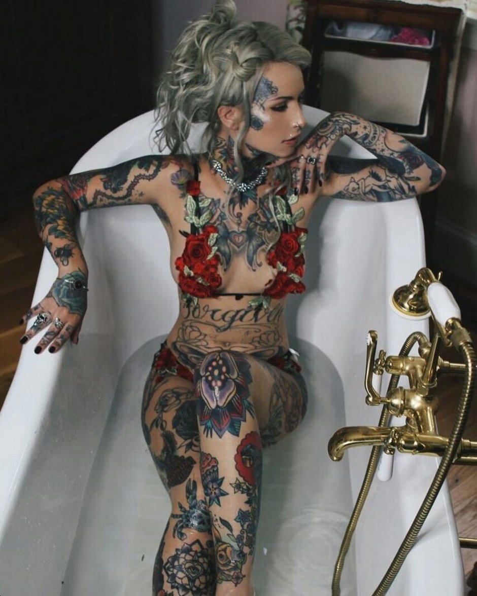 Model Patricia in tattoos