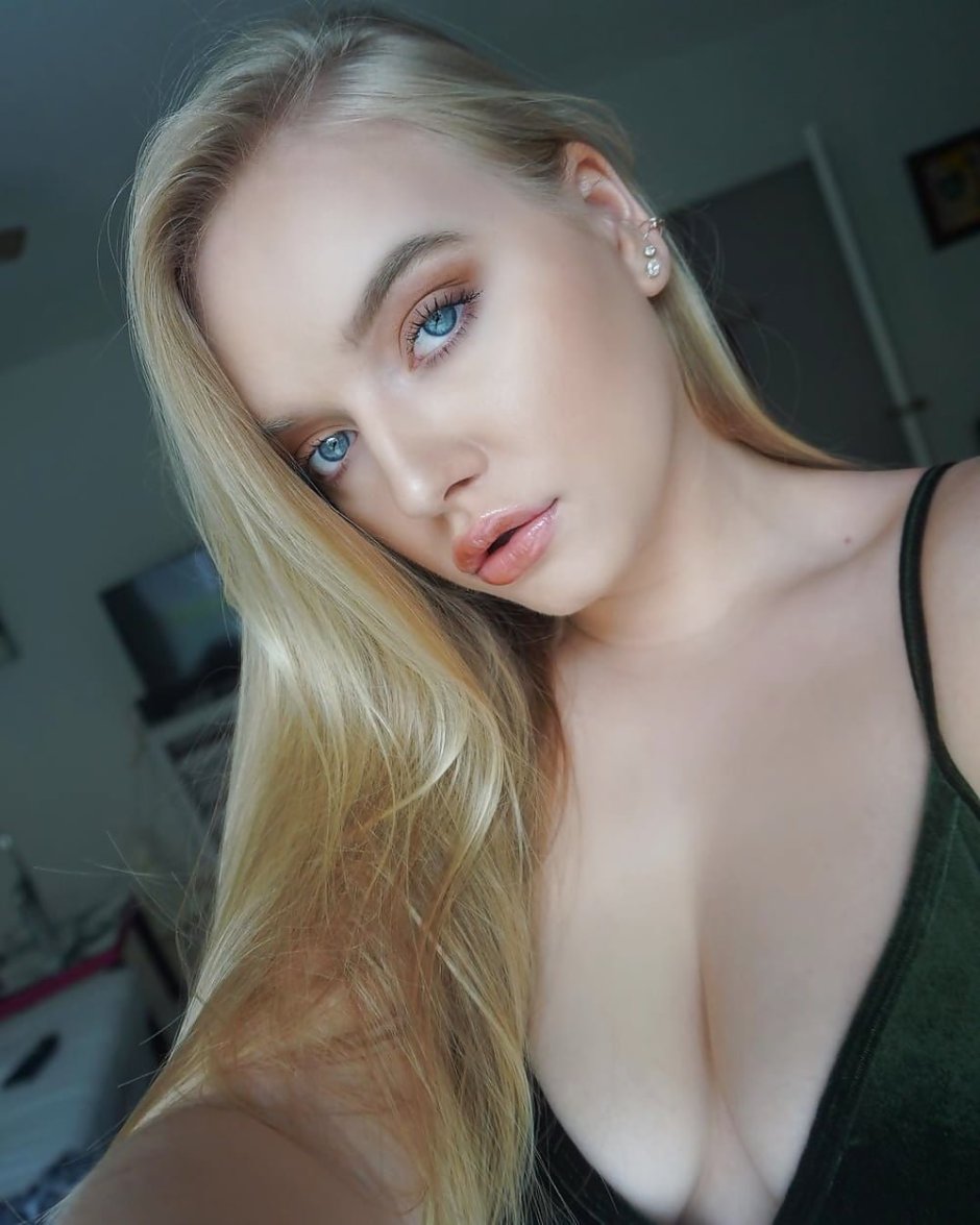 Angelica Maria @baddangelofig