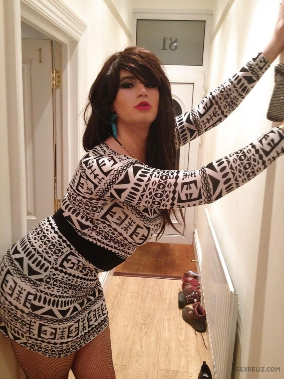 Mature crossdresser in linen