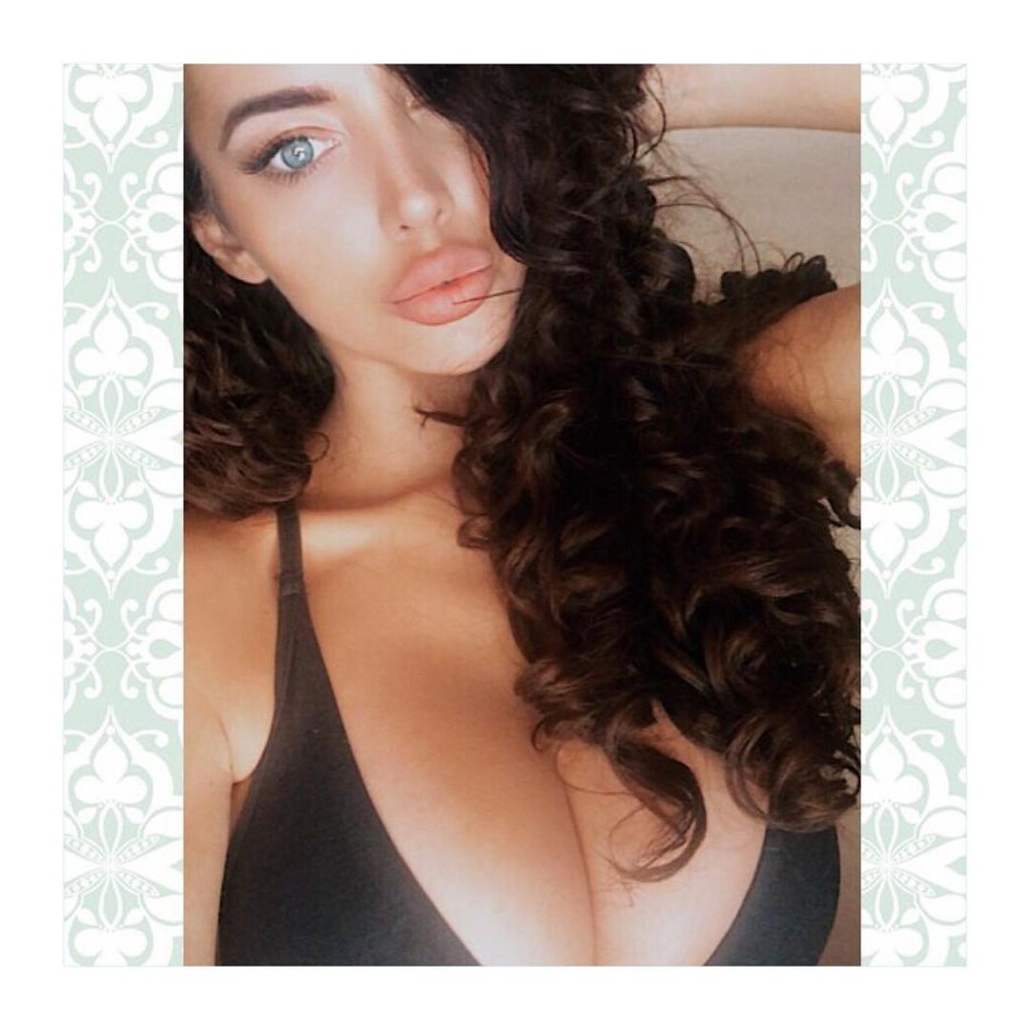 Delia Rose Model