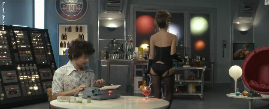 Jessica Alba bed scenes from films