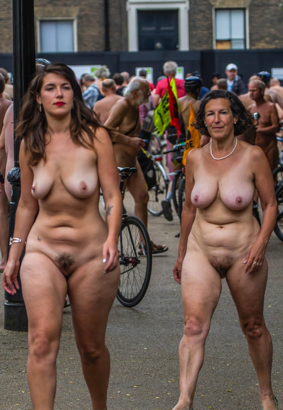 Girls exhibitionists of the nub