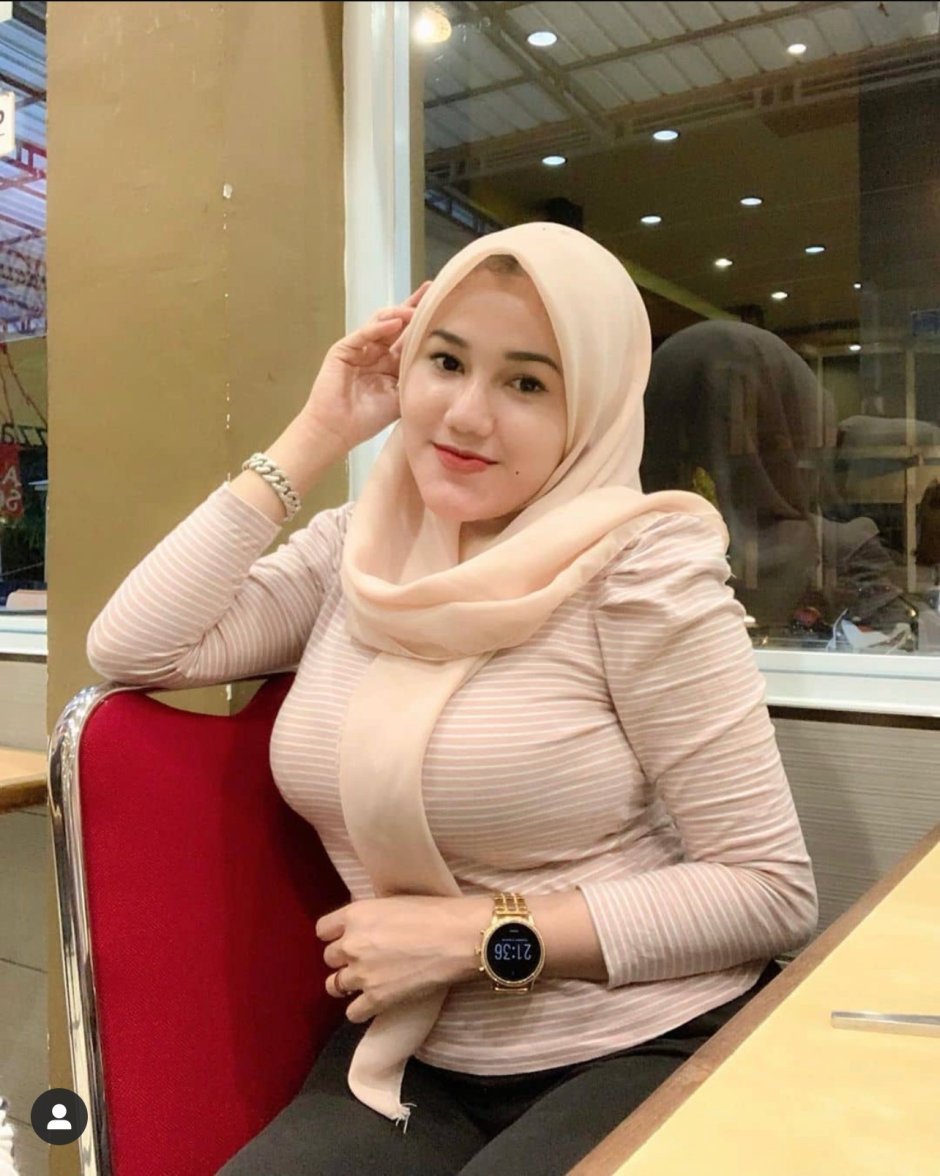 Indonesian in the hijaba fucking