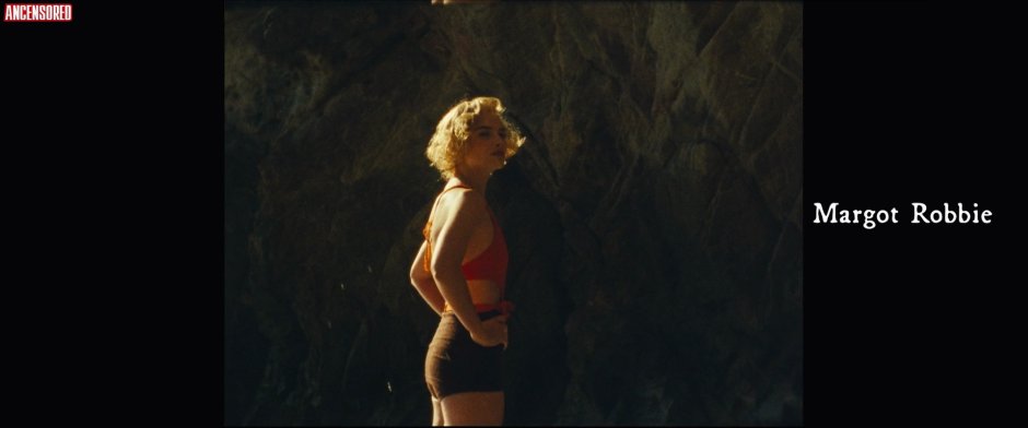 Naked actress Margot Robbie